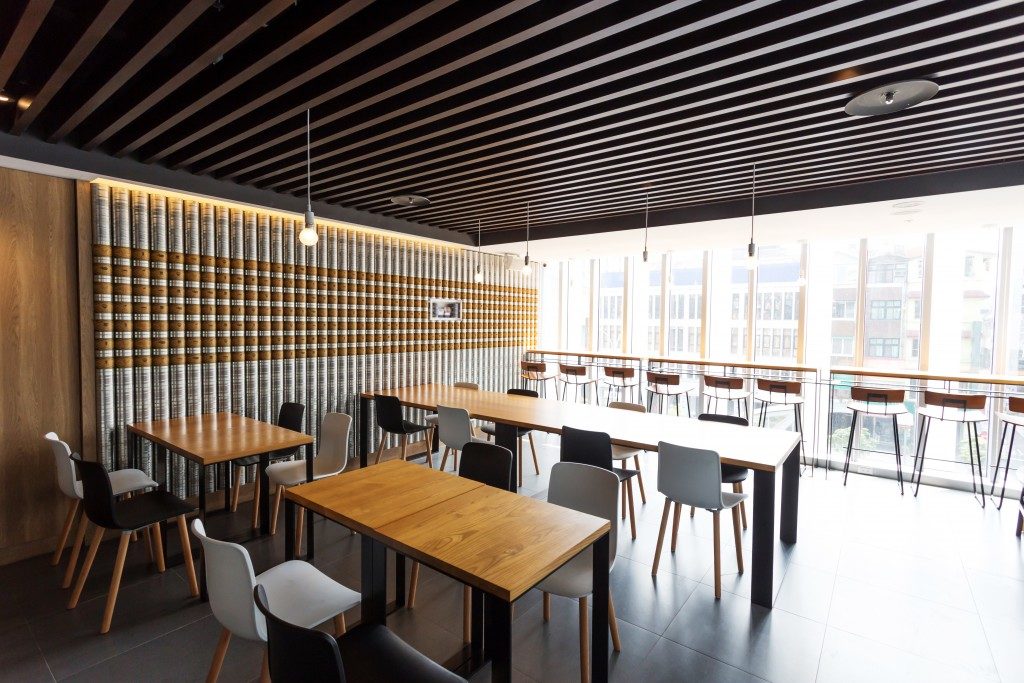 cafe designed in wood and white color