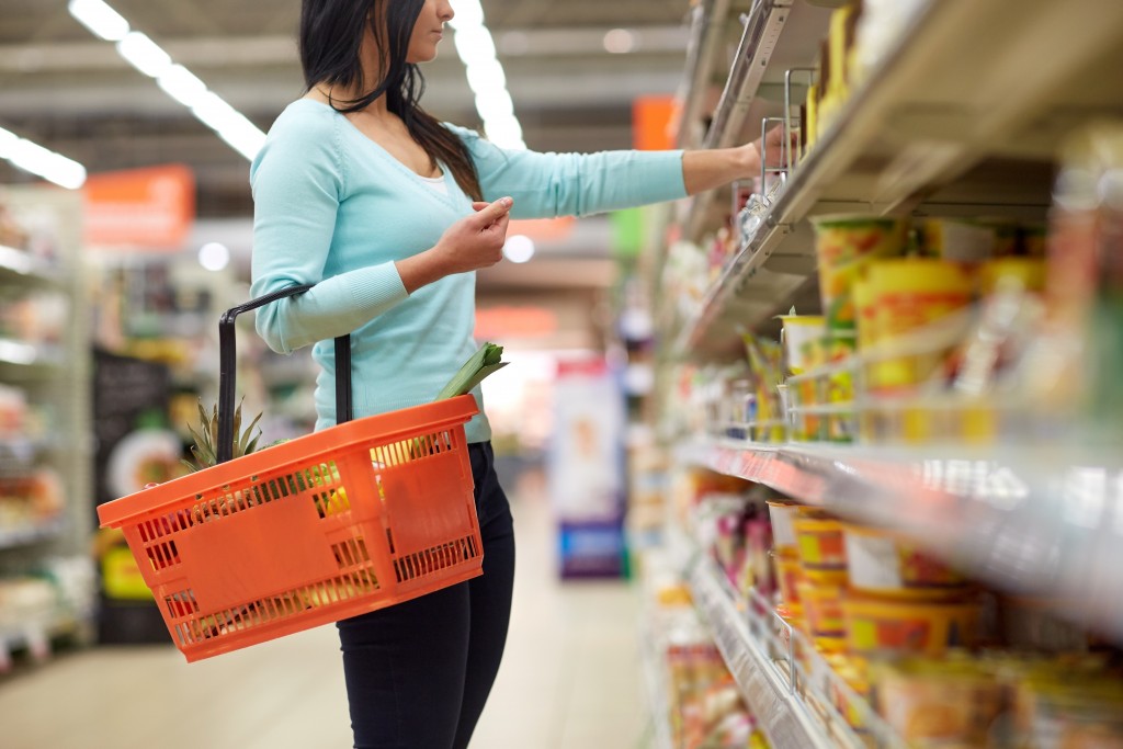 woman doing grocery shopping