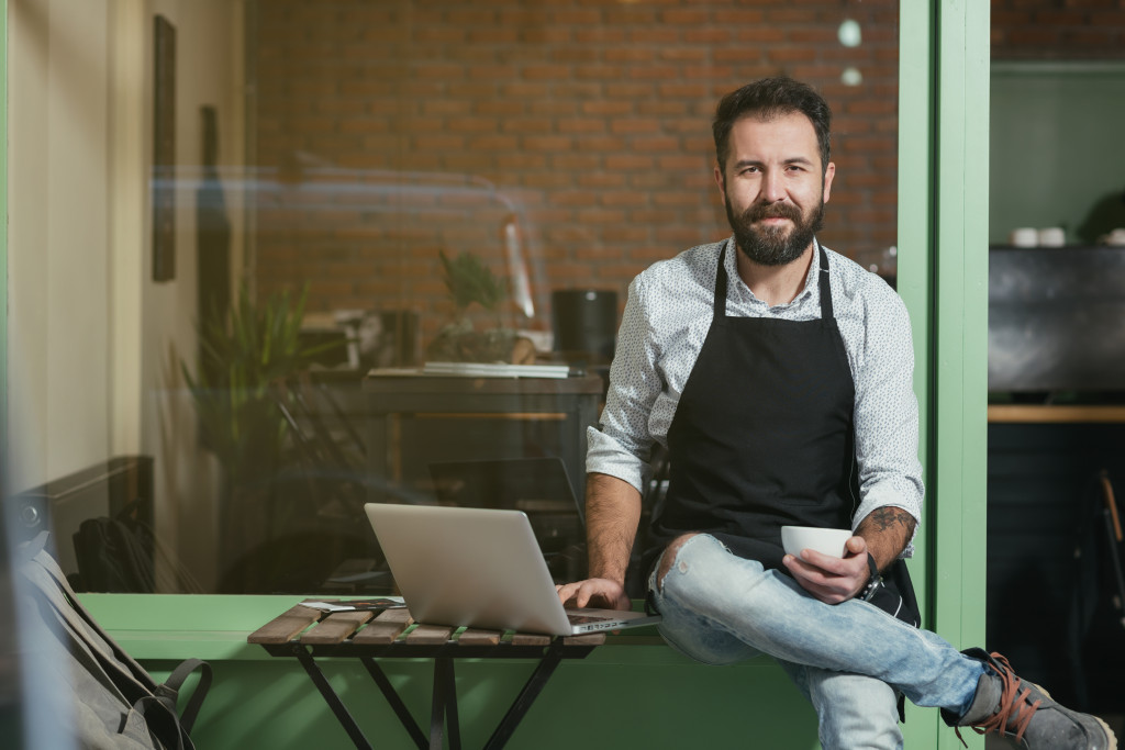 barista with coffee and laptop