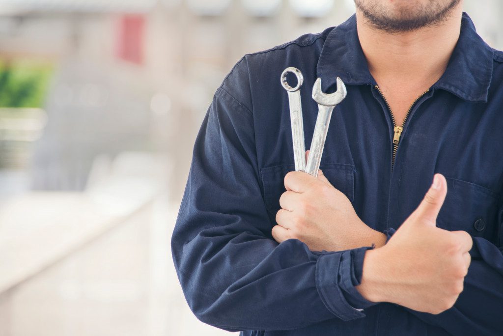 mechanic thumbs up